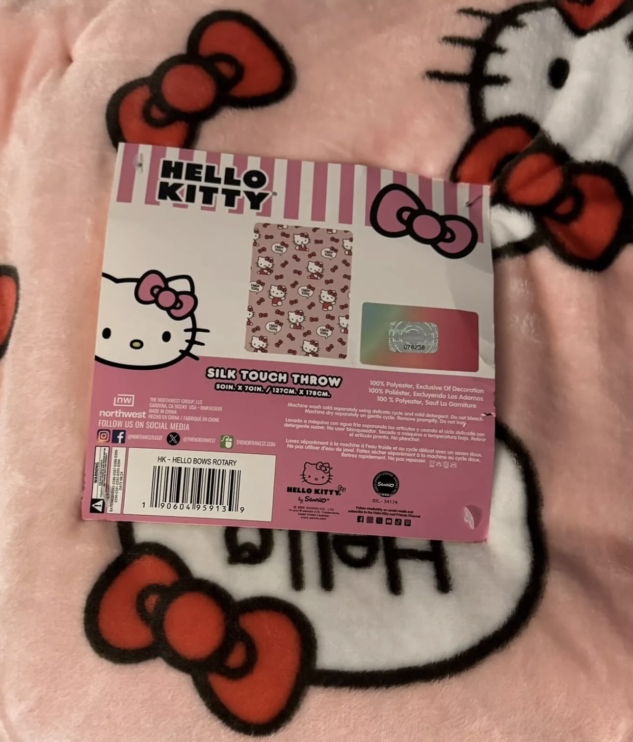 Hello Kitty "Hello Bows Rotary" Silk Touch Throw Blanket