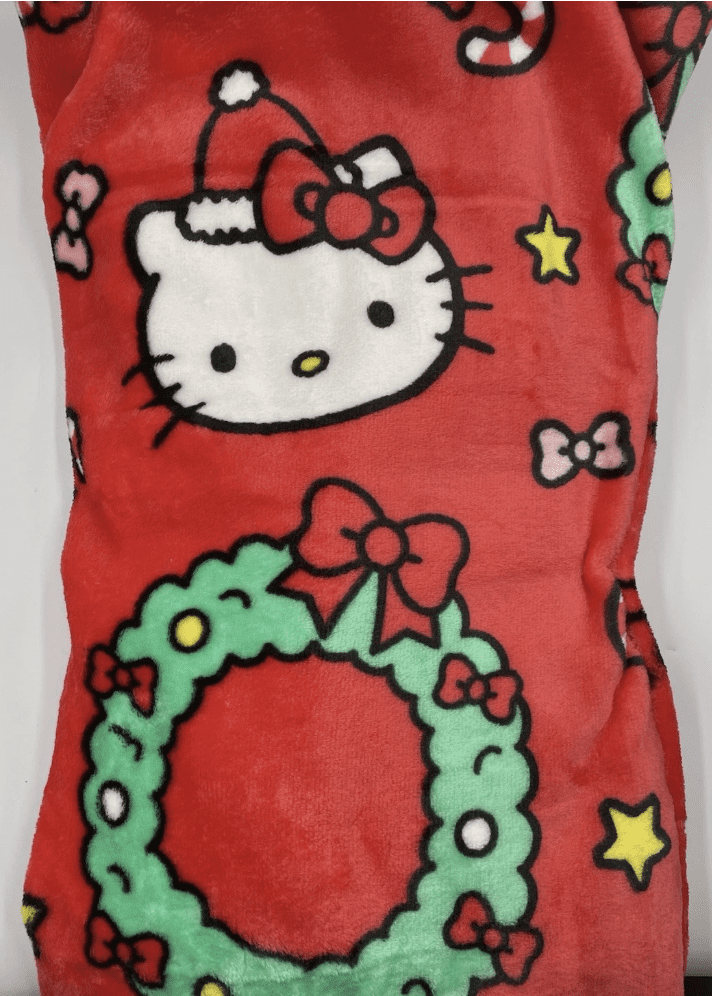 Hello Kitty Pepermint Wreath 60in x 70in Cloud Throw