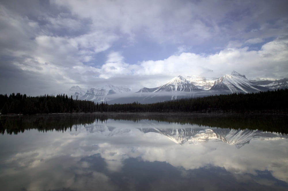 Herbert Lake And The Bow Range Banff National Park Alberta Canada Canvas Art - Darwin Wiggett Design Pics (17 x 11)