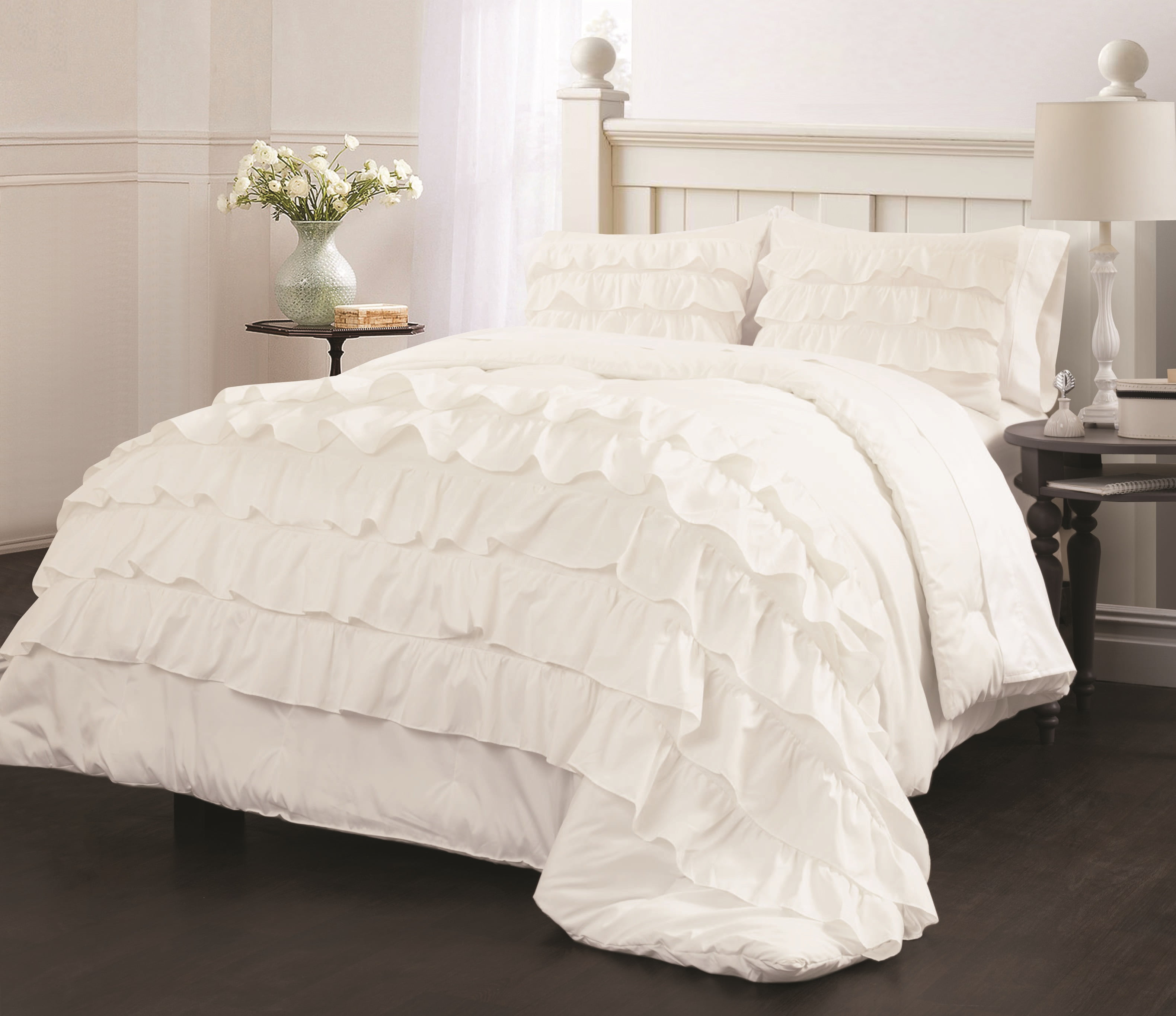 White comforter with ruffles outlet