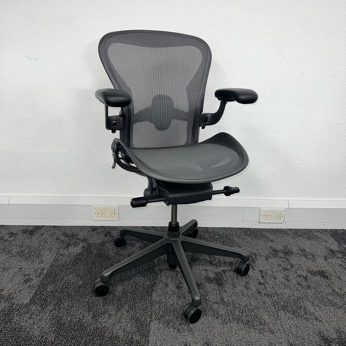 Herman Miller Aeron Remastered - Size B (Medium) Fully Loaded (𝙍𝙚𝙛𝙪𝙧𝙗𝙞𝙨𝙝𝙚𝙙)