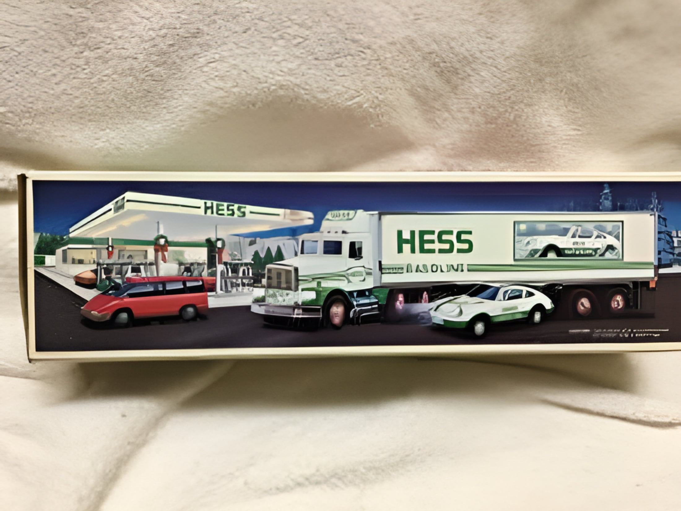 HESS Truck 18 Wheeler and Racer 1992 Play Vehicles