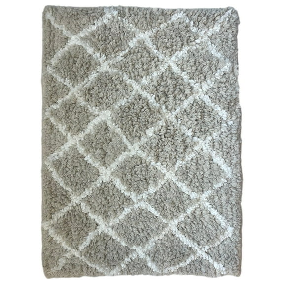 Hibbing Shag Bath Rug Set, 2 Beige & White Diamond Bath Mats
