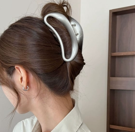 High-end silver-gray design metal hair clip for women's back of the head, cool style shark clip, large grab clip