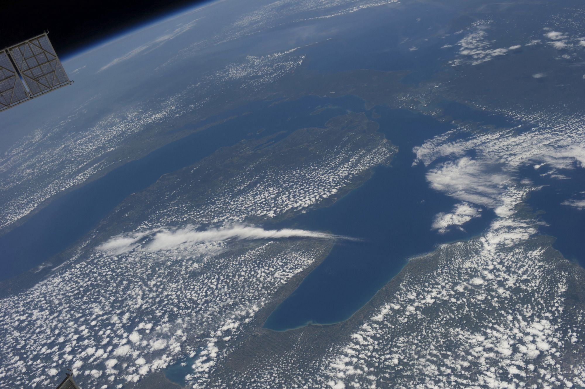 High oblique view of Lake Michigan Lake Huron and the state of Michigan Canvas Art - Stocktrek Images (34 x 23)