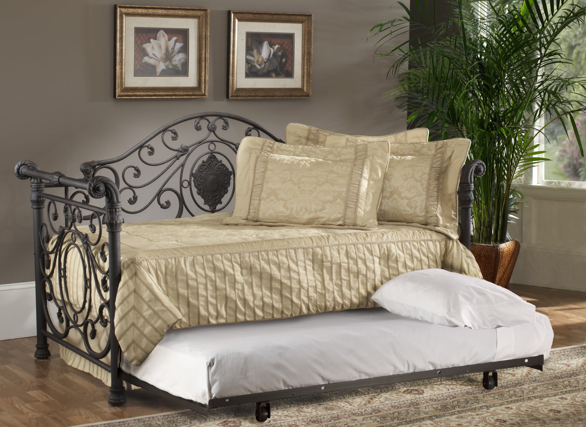 Hillsdale Furniture Mercer Vintage Metal Twin Daybed with Trundle