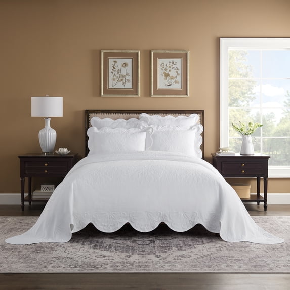 Historic Charleston Bedspread 100% Cotton White Queen 102 In x 120 In Embossed Floral All Season
