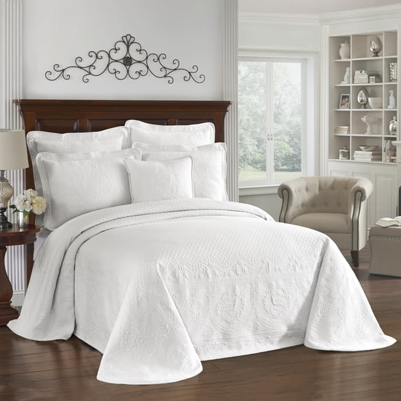 Historic Charleston King Charles Matelasse Queen Bedspread in White