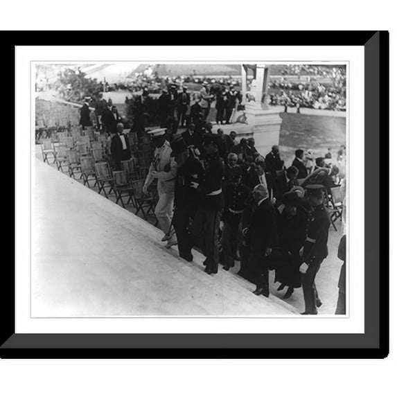 Historic Framed Print, Robert Lincoln arrives at dedication of Lincoln Memorial, 17-7/8" x 21-7/8"