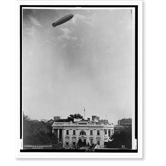 Historic Print, Akron, world's largest dirigible pays first call on Capital.Underwood & Underwood, Washington., 18" x 24"
