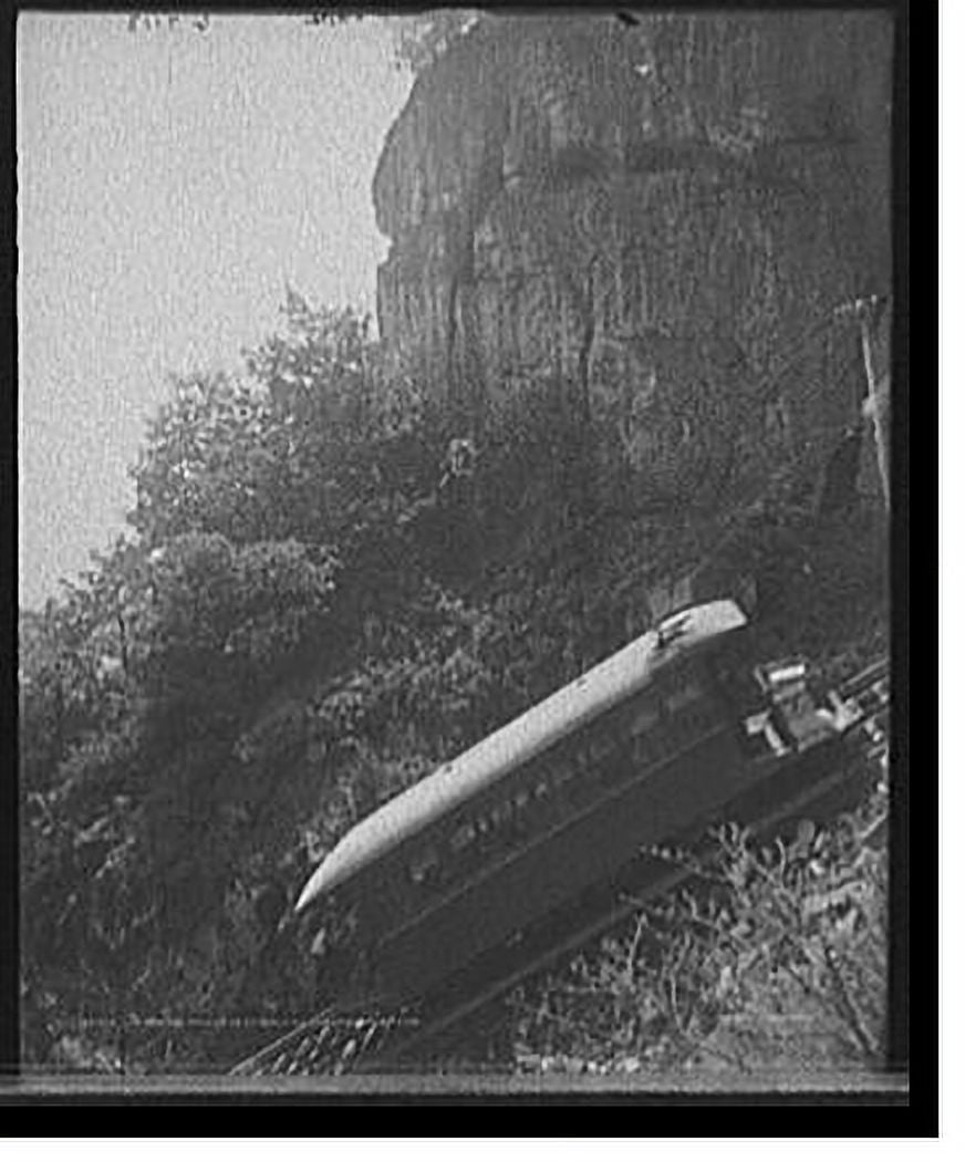 Historic Print, Car making ascent up Lookout Mt., Chattanooga, Tenn