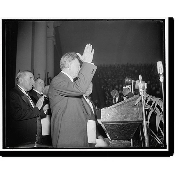 Historic Print, Delivers Constitution day speech. Washington, D.C., Sept. 17. Senator William E. Borah delivered the principal speech at Constitution Hall last night before thousands of…16" x 20"