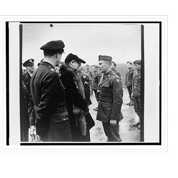 Historic Print, [Eleanor Roosevelt talking to American soldier during her goodwill tour of Great Britain in 1942], 16" x 20"