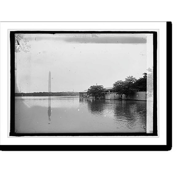 Historic Print, [Flood, Potomac River with Washington monument in background], 16" x 20"
