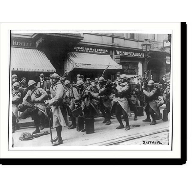 Historic Print, [French machine gun squad in Duisburg, bound for guard