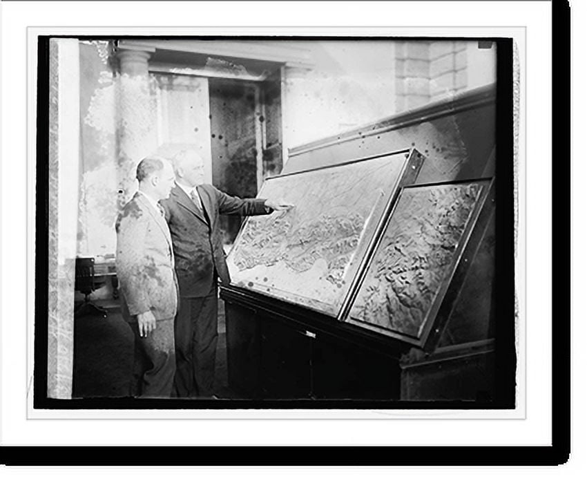 Historic Print, Henford MacNider & Gen. H.E. Ely with relief map, 2/17