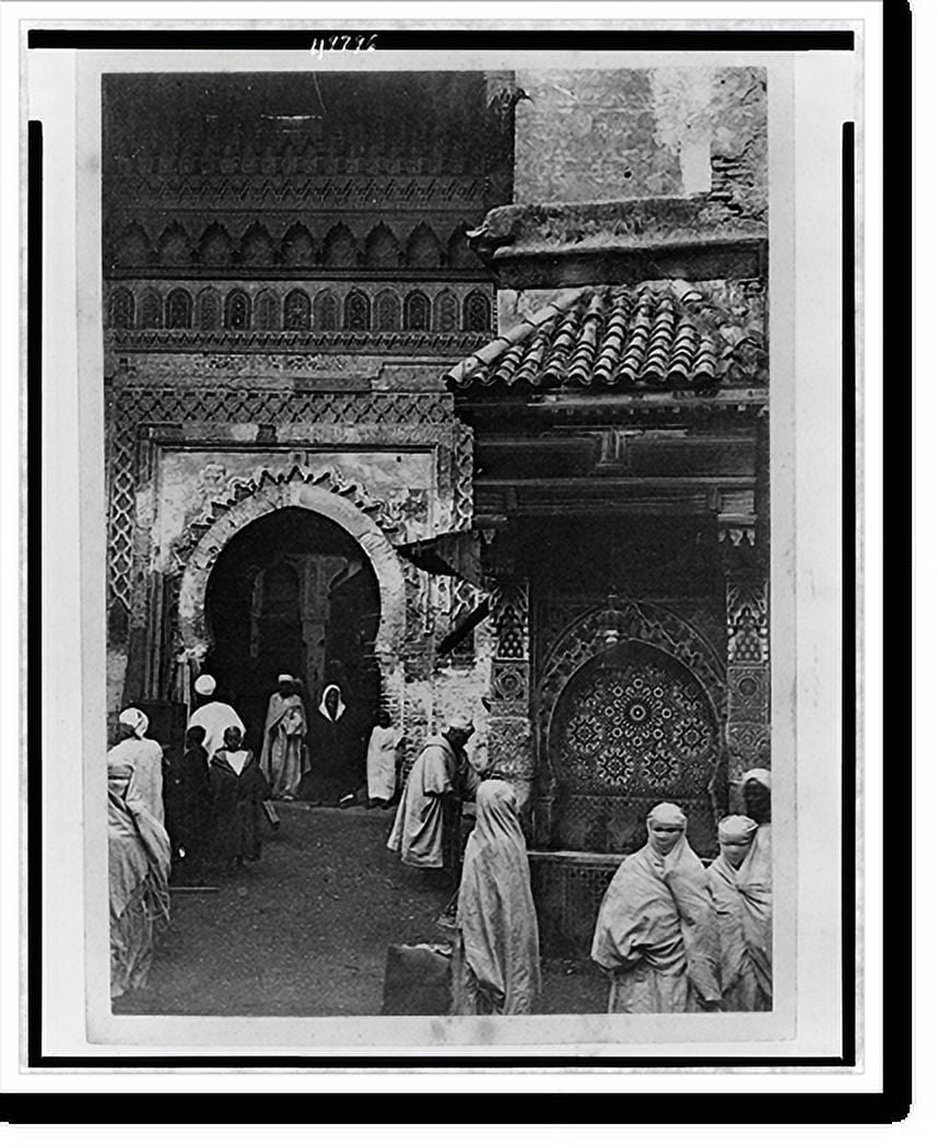 Historic Print, La fontaine de Nejjarine et l'entrée de Fondak, 16" x
