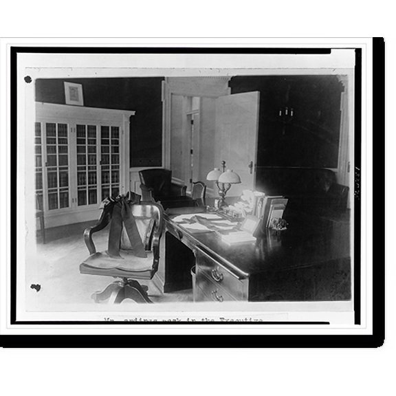 Historic Print, Mr. Harding's desk in the executive office, 18" x 24"