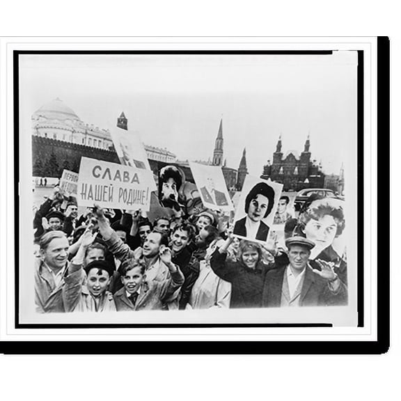 Historic Print, Muscovites cheer twin space triumphs, 18" x 24"