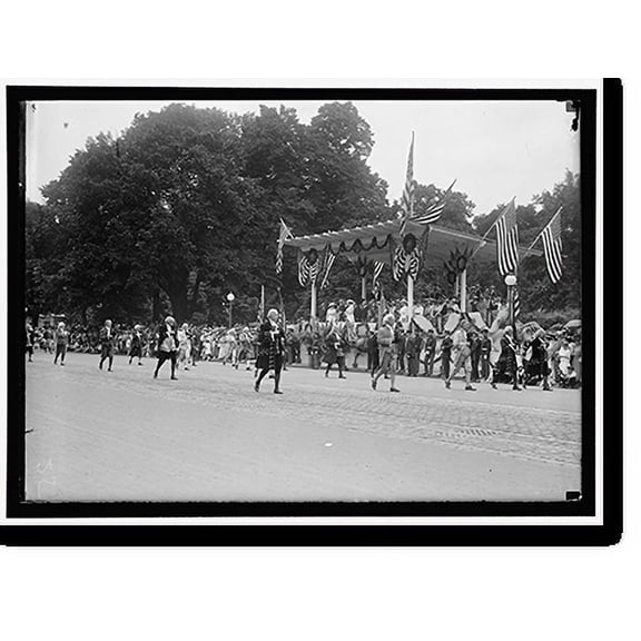 Historic Print, PREPAREDNESS PARADE: COLONIAL UNIT PASSING REVIEWING STAND, 16" x 20"