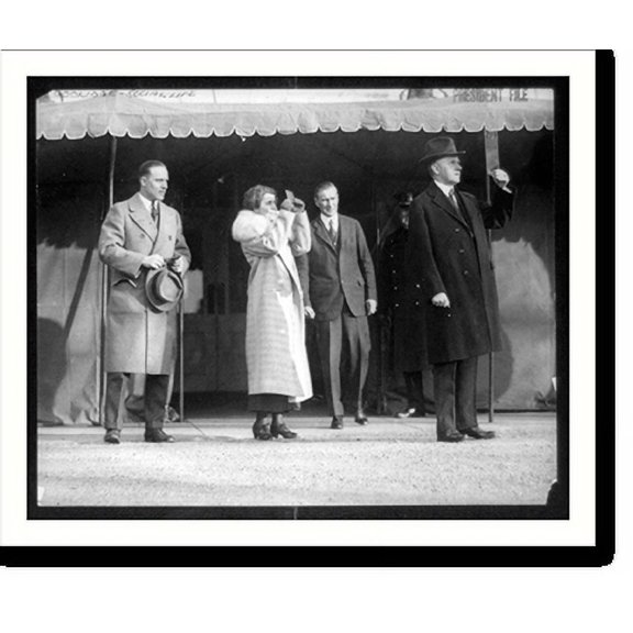 Historic Print, Pres. and Mrs. Wilson viewing the eclipse, 16" x 20"