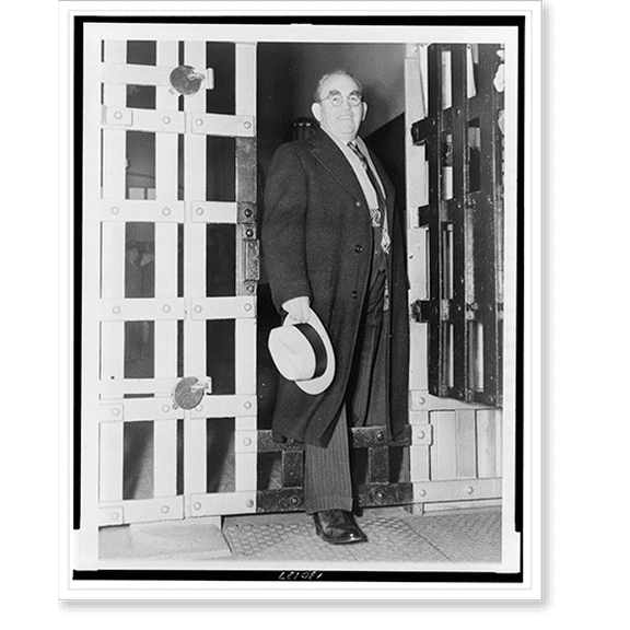 Historic Print, Tom Mooney is shown as he stepped through the barred gates of San Quentin prison Jan. 7 to freedom after 22 years of prison life, 16" x 20"
