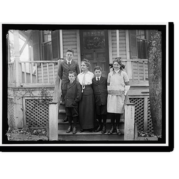 Historic Print, UNIDENTIFIED FAMILY, 16" x 20"