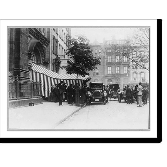Historic Print, Weddings - Pres. Wilson's auto at Gordon-Grayson wedding, 16" x 20"