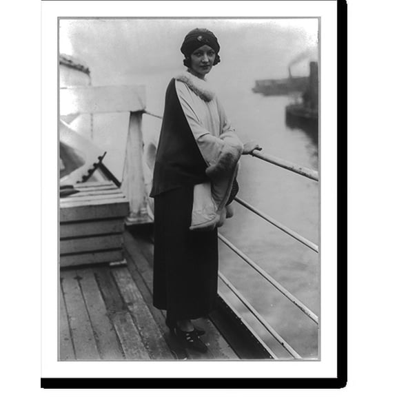 Historic Print, Wife of movie sheik sails for European trip, 18" x 24"