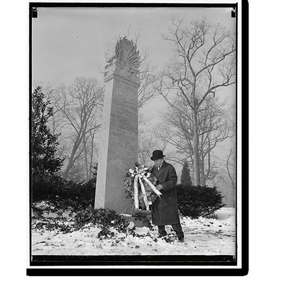 Historic Print, [William Howard Taft, gravestone], 18" x 24"