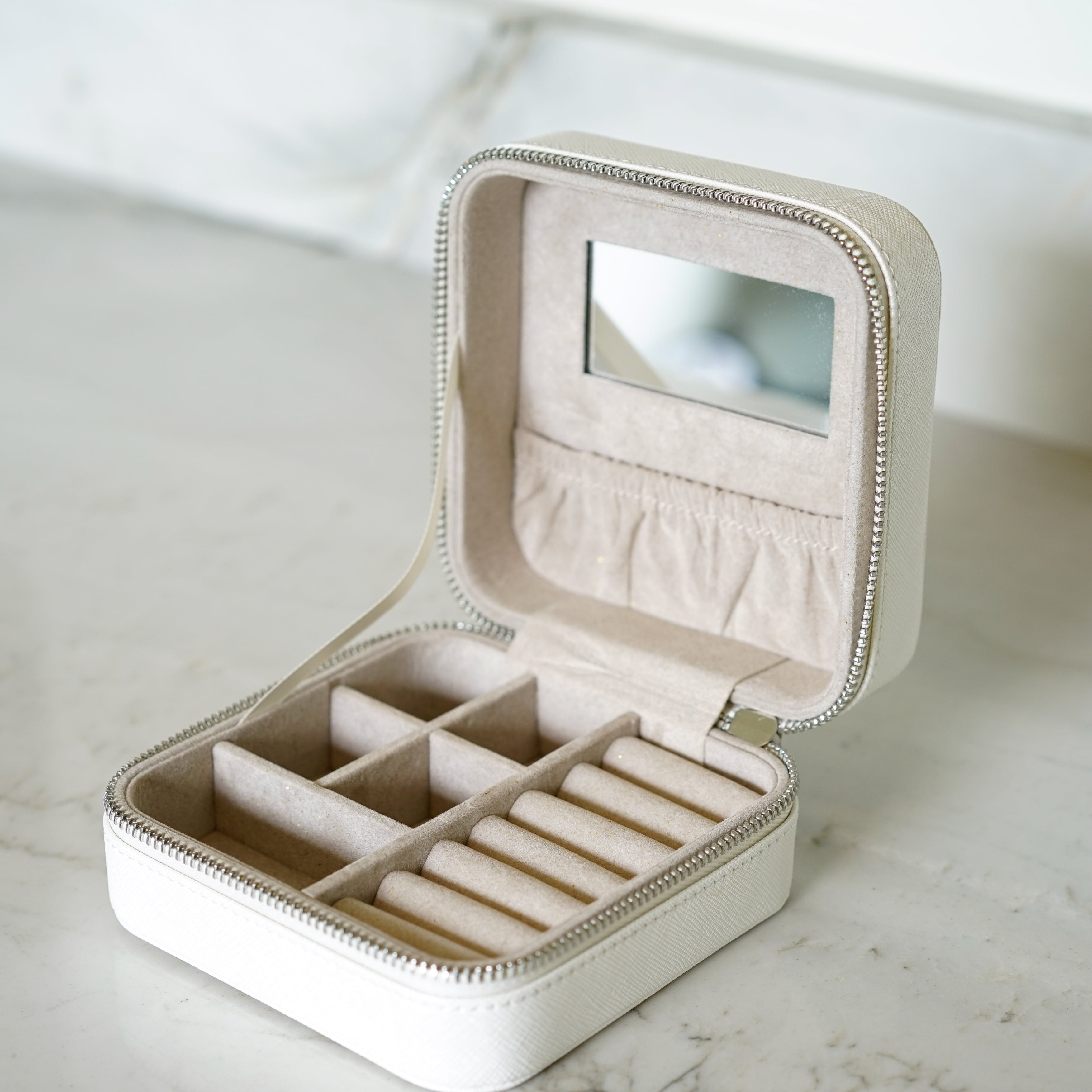 Hives & Honey Women's White Mya Compact Jewelry Travel Case