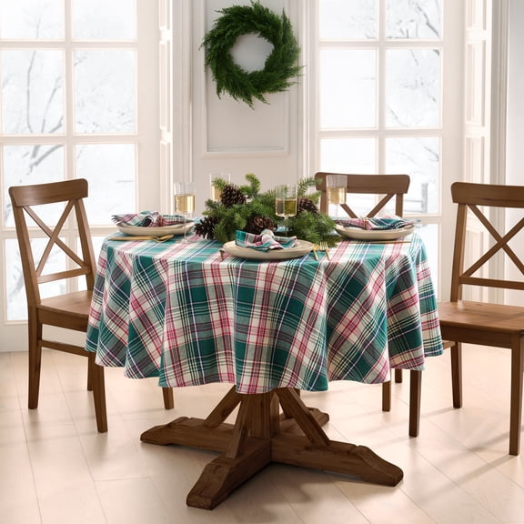 Elrene Home Fashions Holiday Fireside Plaid Tablecloth, Multi, 70" x 70" Round