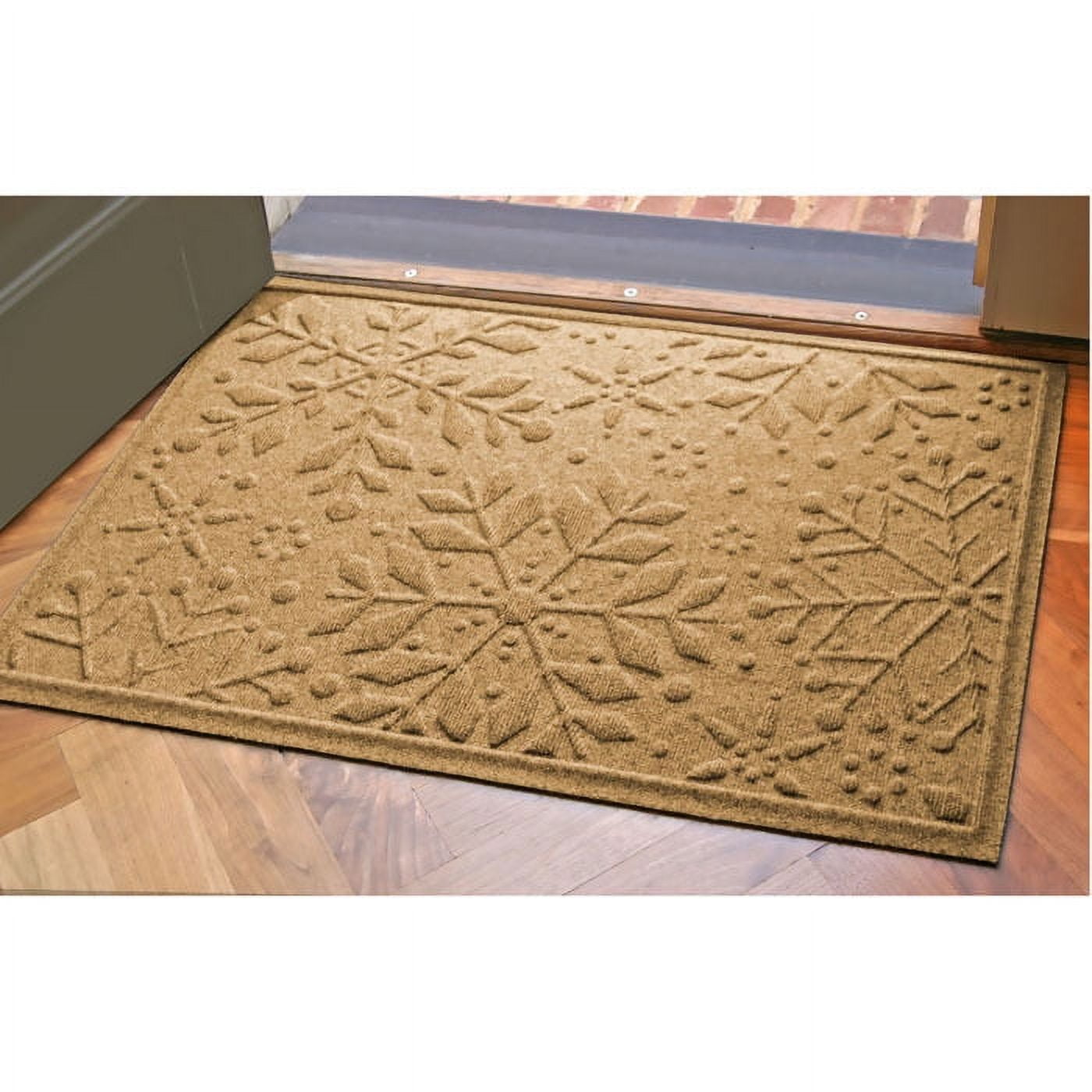 https://i5.walmartimages.com/seo/Holiday-Snowflake-Floor-Mat-with-100-Polypropylene-UV-Stabilized-Face-Yarn-and-SBR-Rubber-Backing_20d2584f-f0a6-49bc-bb59-73493b658797.7aed022cada0fa65d6fc4432e469ef19.jpeg