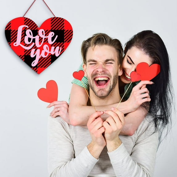 Holloyiver Valentine's Day Door Sign, Red and Black Buffalo Plaid Hanging Sign Farmhouse Heart Door Decorations, Valentines Day Door Hanger Decor Heart Shape Red Wall Plaque