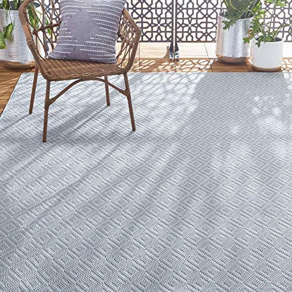 Blue and Cream Geometric 8' x 10' Indoor/Outdoor Rug