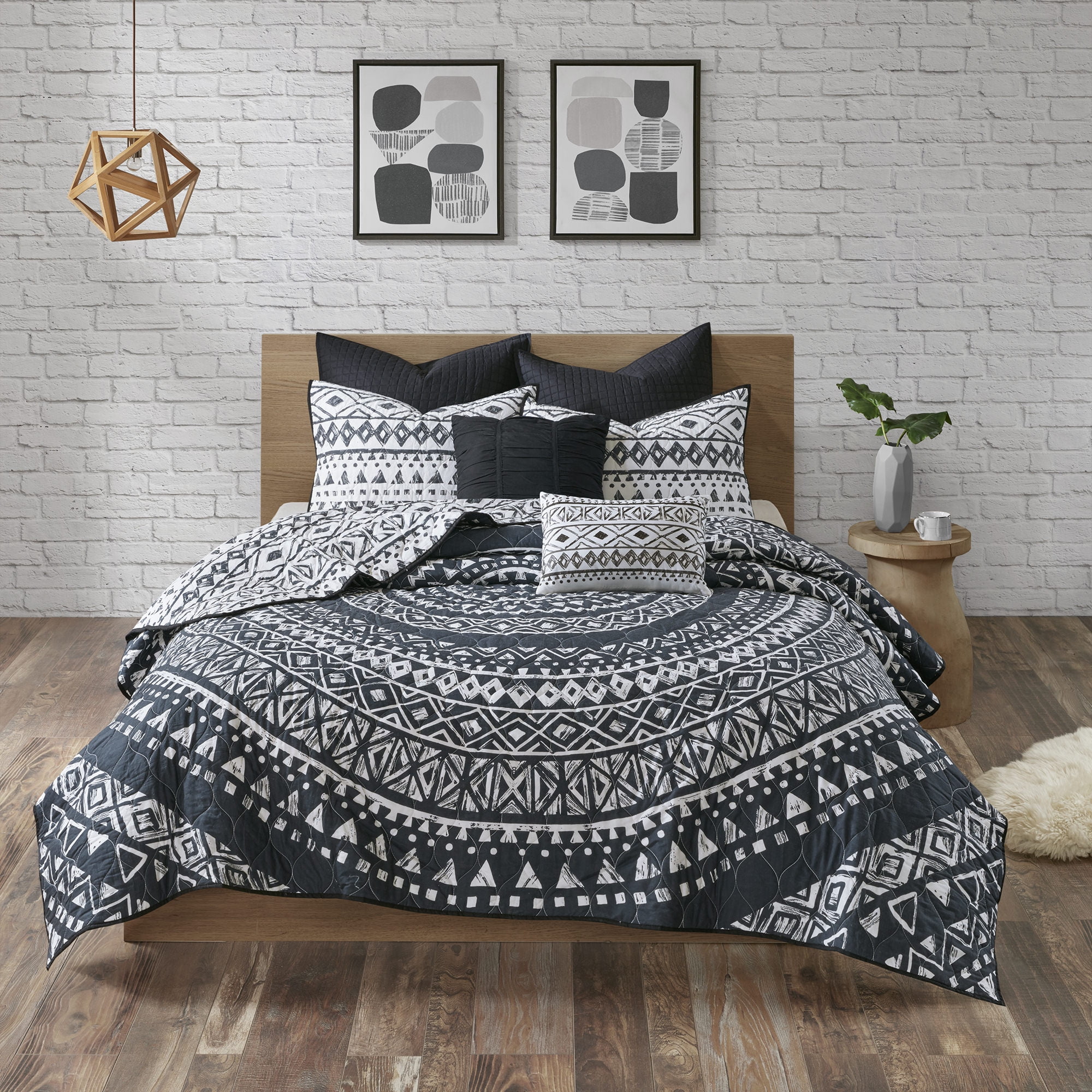 King Black Cotton Reversible Quilt Set with Decorative Pillows