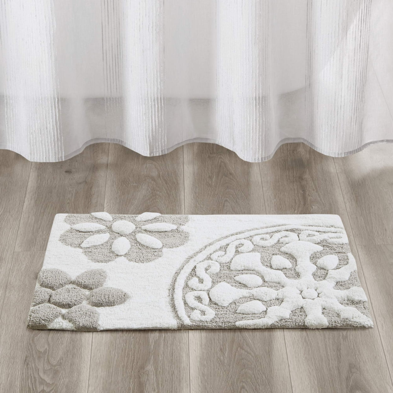 Gray and White Cotton Tufted Medallion Bath Rug 20" x 30"