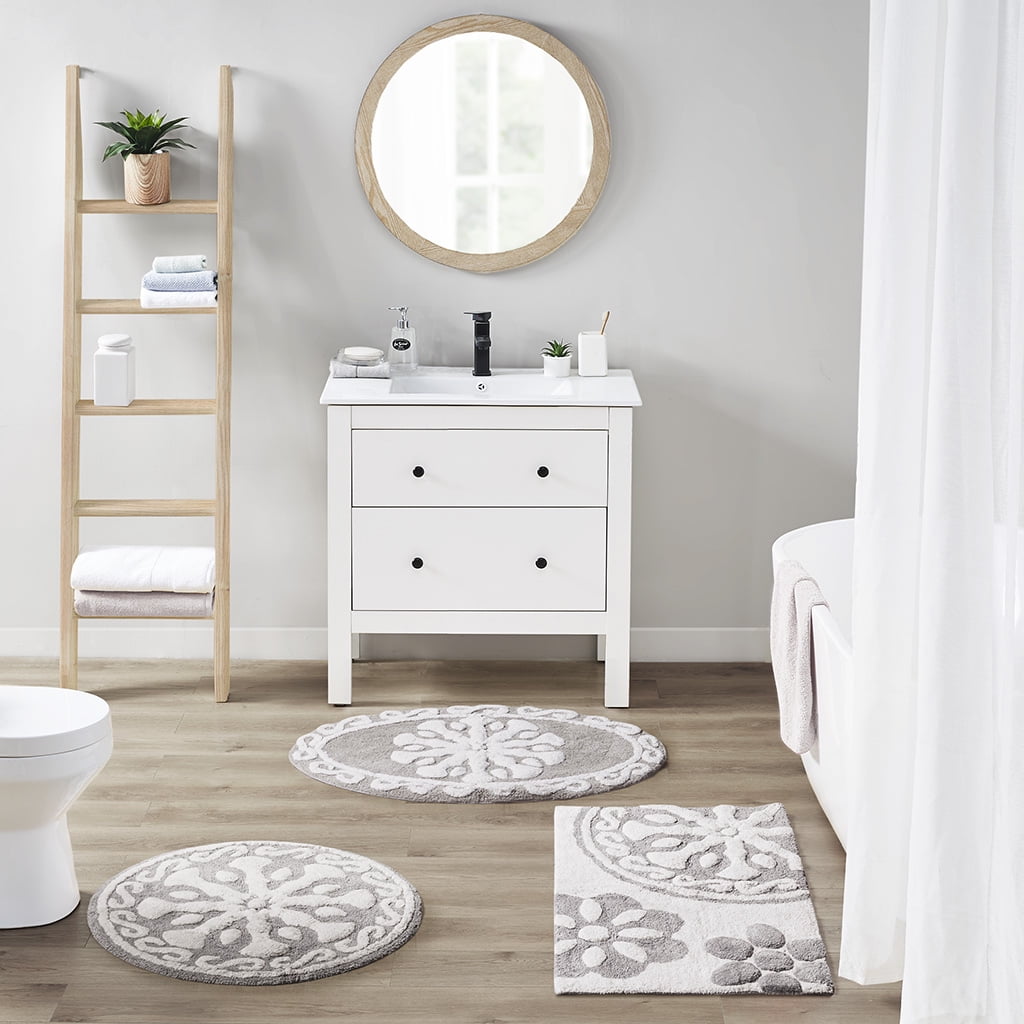 Gray and White Cotton Tufted Medallion Bath Rug 20" x 30"