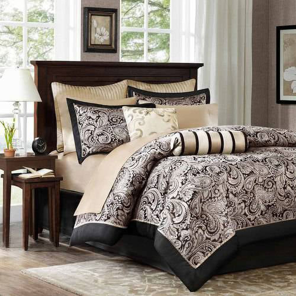 Comforter Set In King Size With Branded Design In Dark Brown Colour