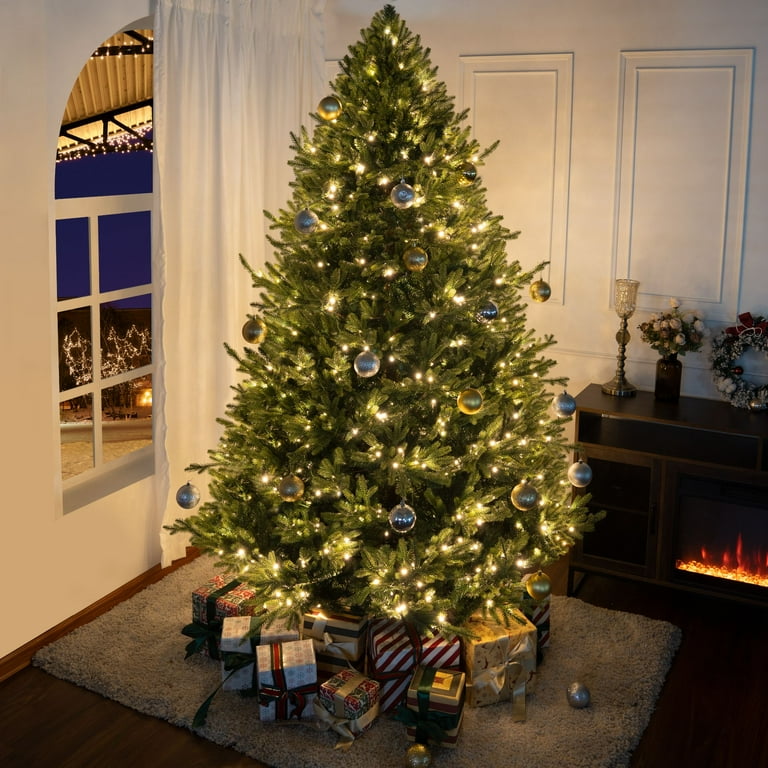 Naomi Home Kinsley 7.5ft Prelit Artificial Christmas Tree