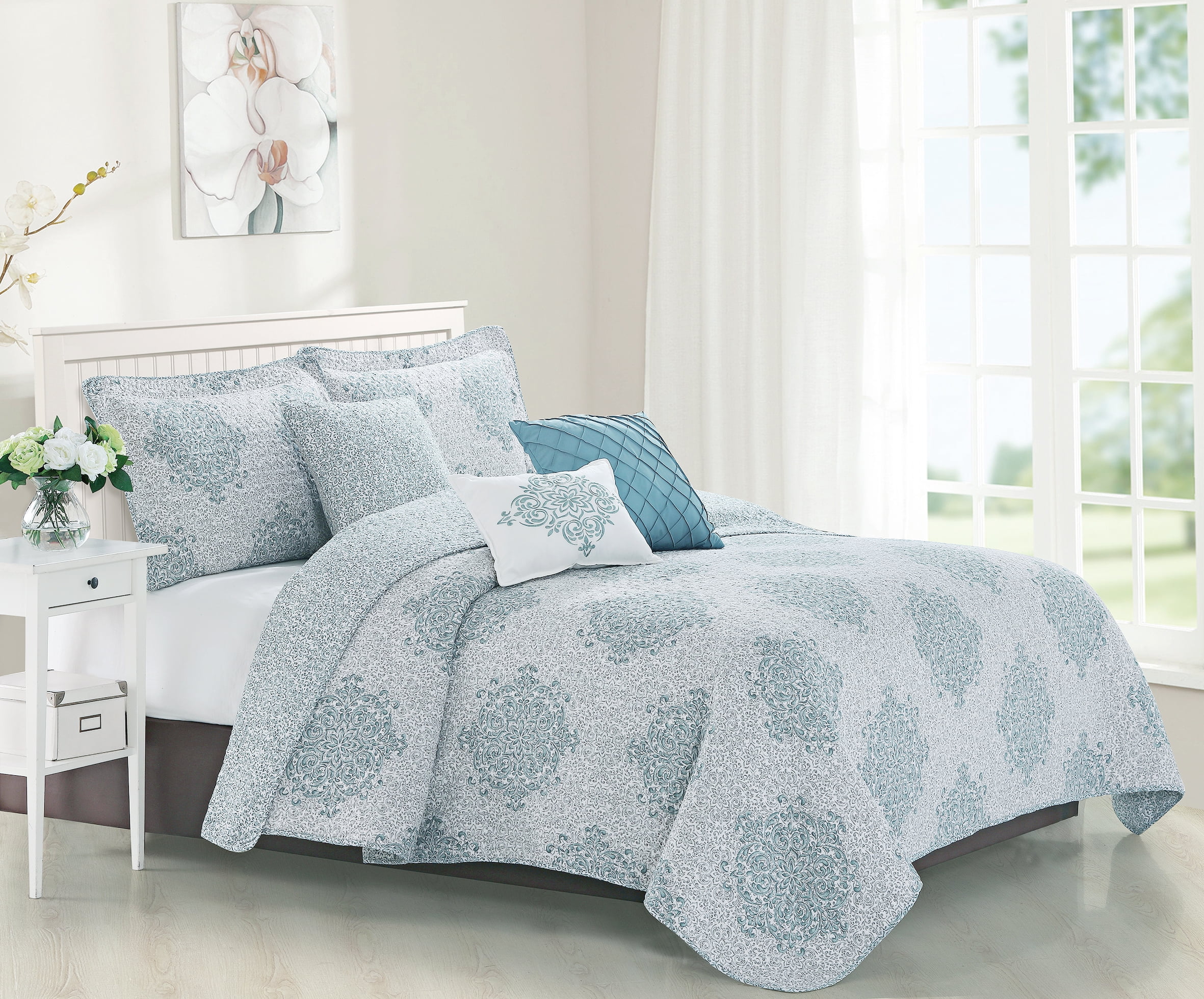 Chelsea Teal and Green Microfiber Queen Quilt Set with Decorative Pillows