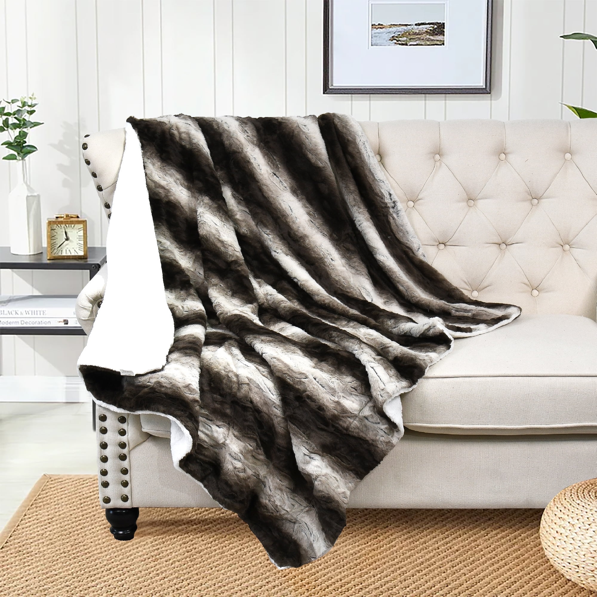 Luxurious Reversible Faux Fur Sherpa Throw Blanket in Brown and White