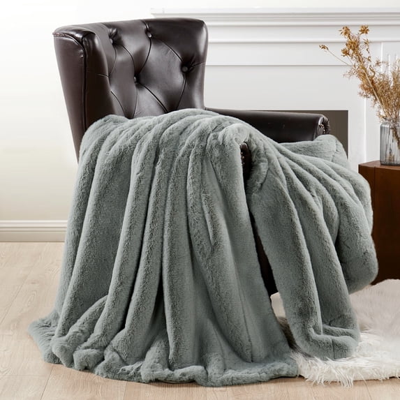 Home Soft Things Heavy Faux Fur Throw - Silver - 50" x 60"