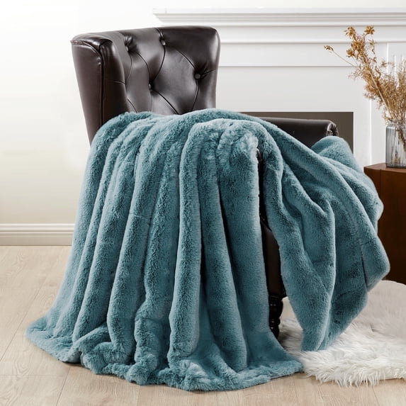 Home Soft Things Heavy Faux Fur Throw - Silver Blue - 60" x 80"