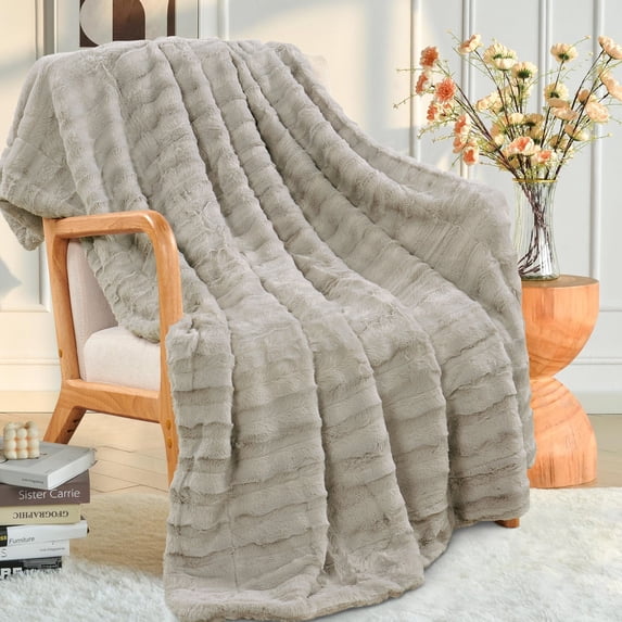 Home Soft Things Oversized Derby Double Sided Fauxfur Throw Silver Microfiber