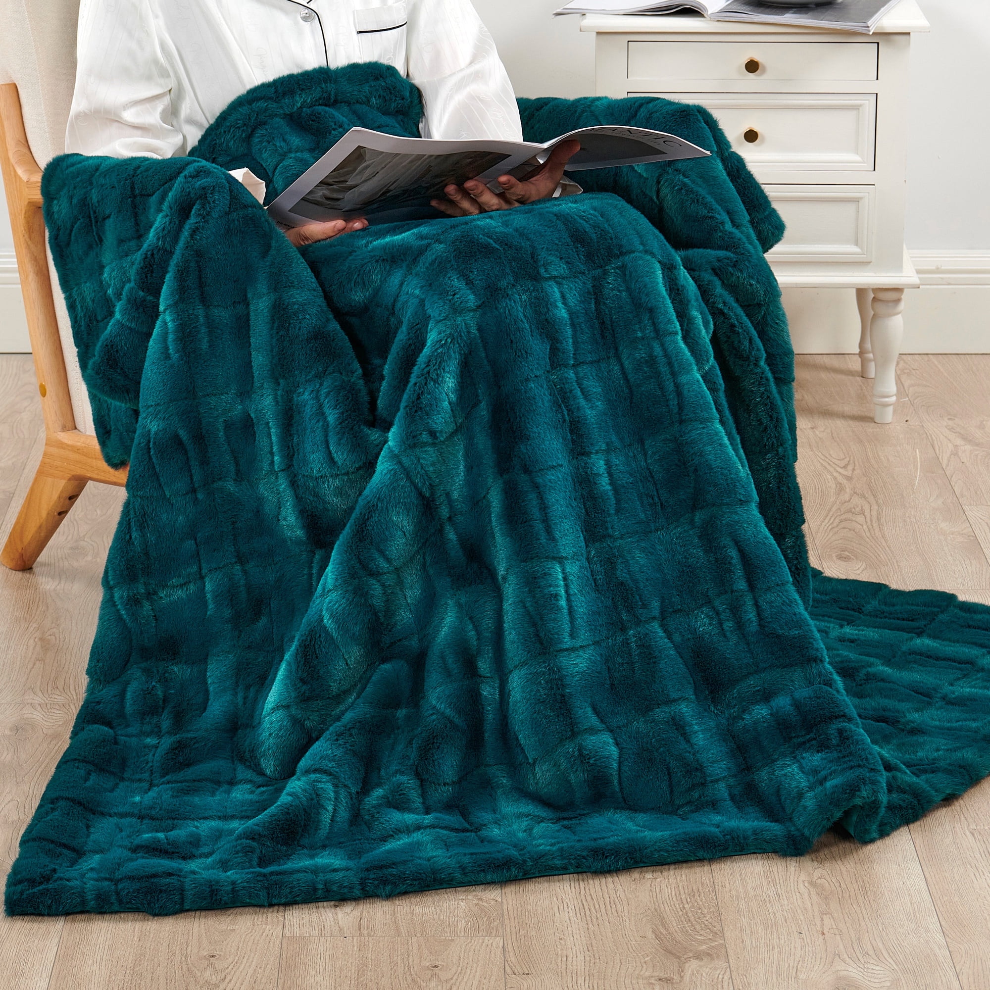 Home Soft Things Stylish Faux Fur Throw Blanket with Micromink Back ...