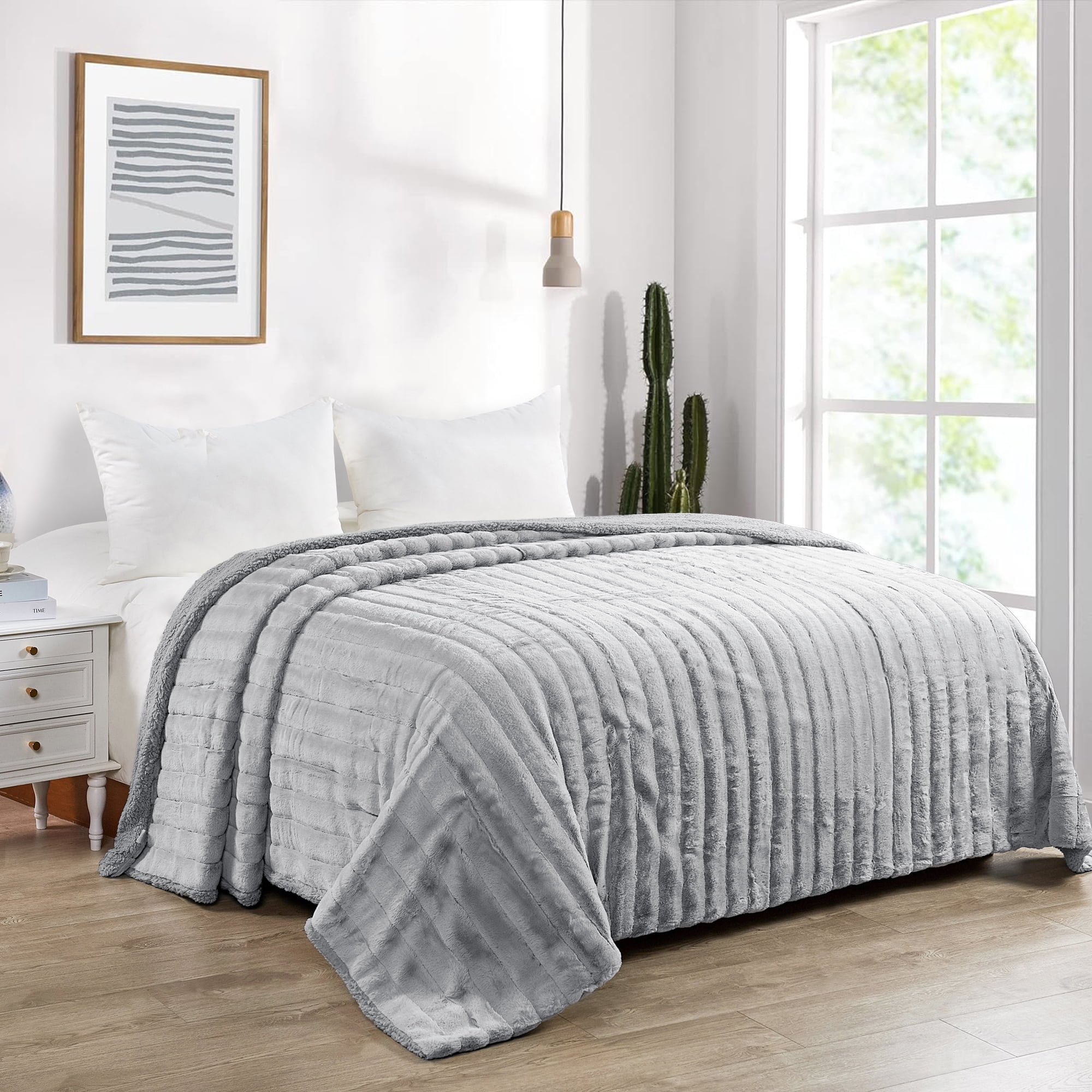 Home Soft Things Super Soft Decorative Throw Blanket Bed Cover