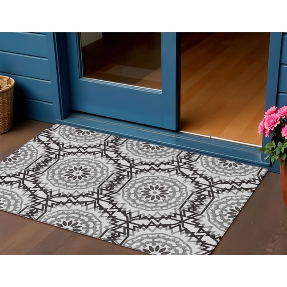 3' X 5' White Black And Gray Floral Medallion Washable Indoor Outdoor Area Rug