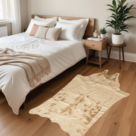 HomeRoots 4'X 5' Off White And Silver Faux Cowhide Non Skid Area Rug