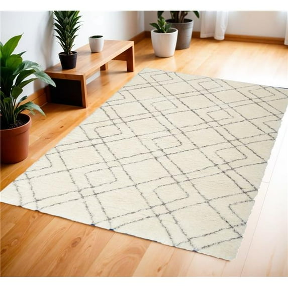 HomeRoots 554866 4 x 6 ft. Geometric Shag Rectangle Area Rug - Ivory & Gray